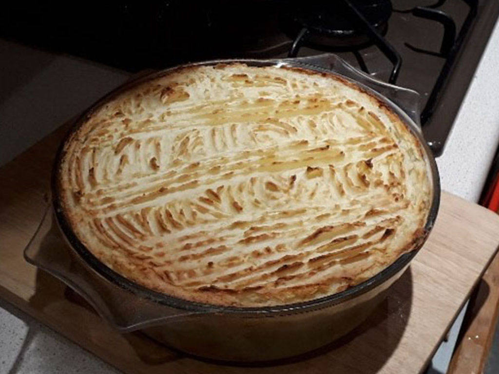 Chicken leek and mushroom pie