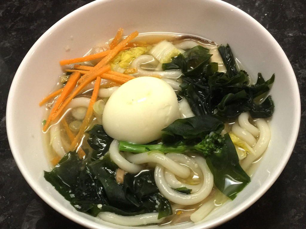 Vegetarian-udon-in-soup-with-wakame-seaweed---featured